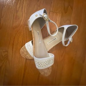 Dana Buchman Flat sandal. Sz 7.5. White. New.